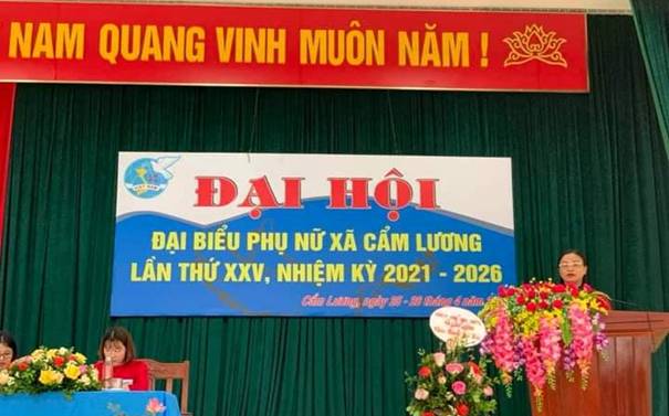 Có thể là hình ảnh về 1 người và đang đứng